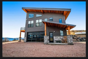 Rustic Luxury Modern Cabin Mins to Lake, Trails